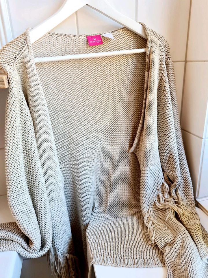 Strickjacke bohostyle warm beige in Nortorf