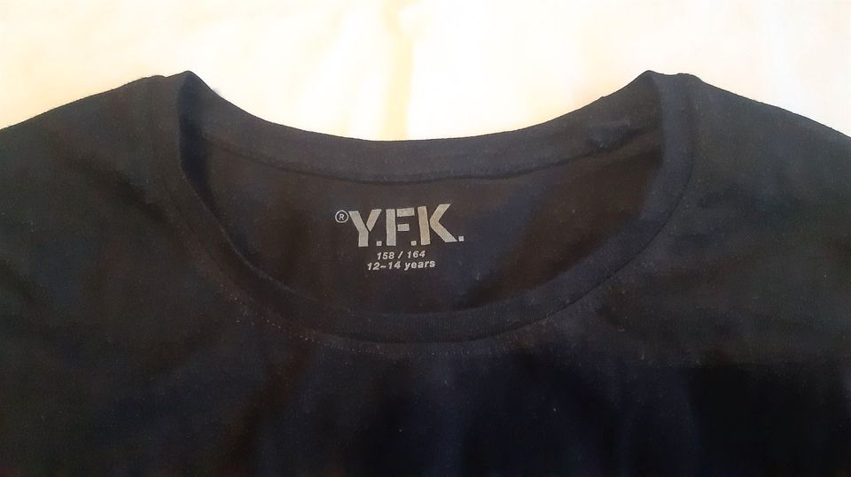 Kinder-Unterziehshirt " YFK " Schwarz Größe 158/164 in Adelzhausen