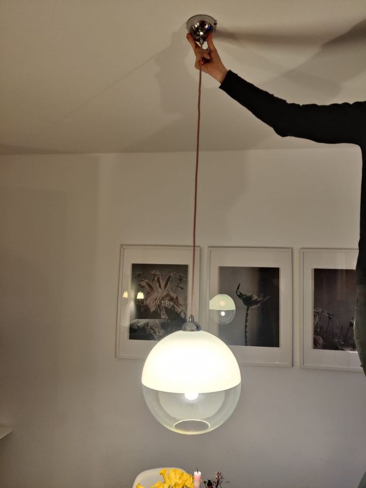 Glas Lampe Kugel halb transparent Westwing in Dresden