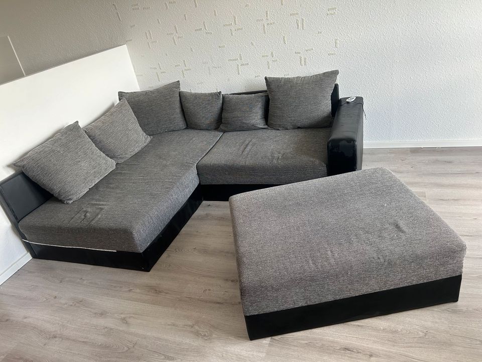Sofa mit Hocker in Chemnitz