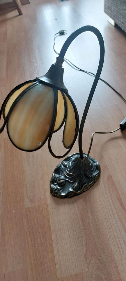 Antike vintage florale Tischlampe Leuchte in Würselen