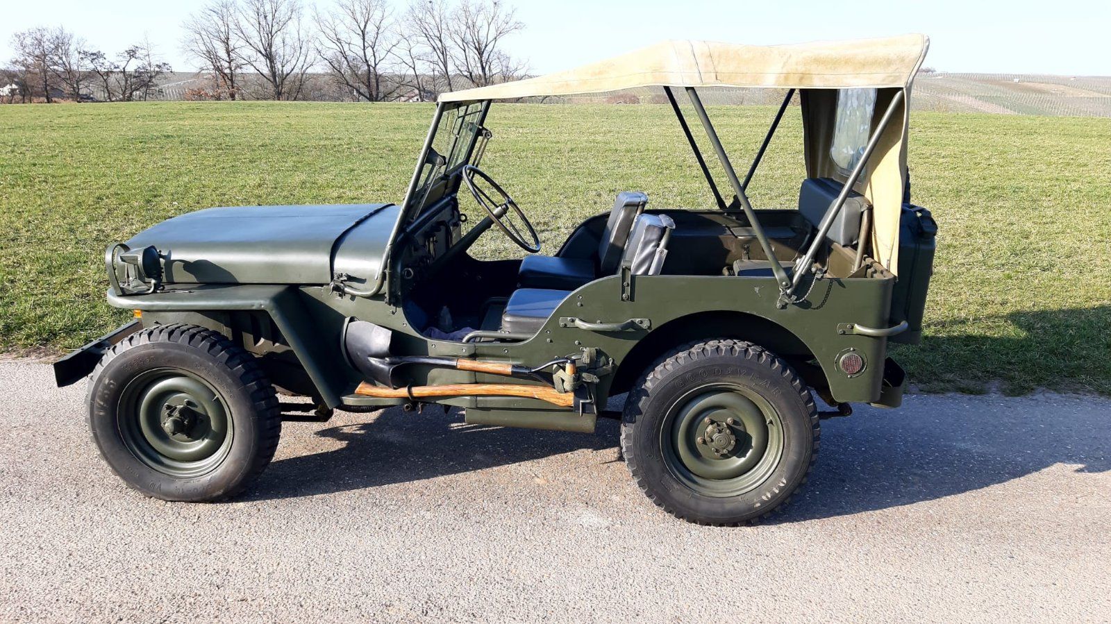 Abbildung des Autos Willys Jeep M201 Hotchki…