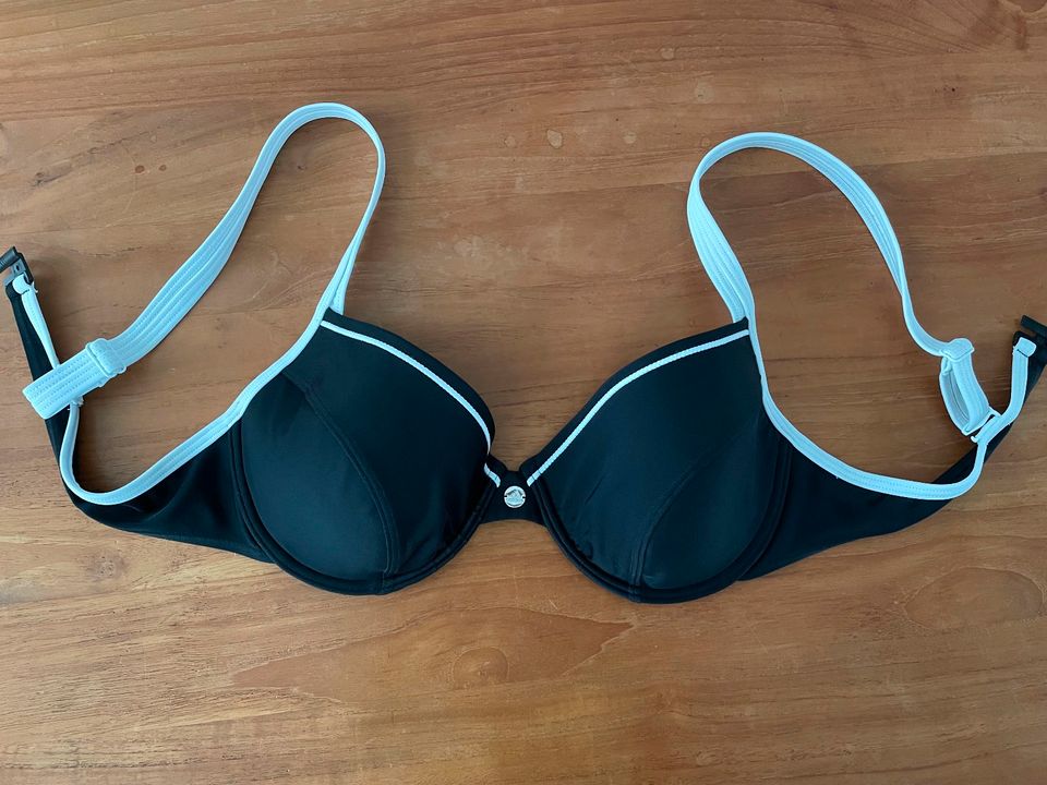 adidas Bikini Oberteil 42 B oder Hose 42 / 44  Neu wertig in Bad Homburg