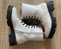 Weiße Stiefel mit Reißverschluss Sachsen - Neukieritzsch Vorschau