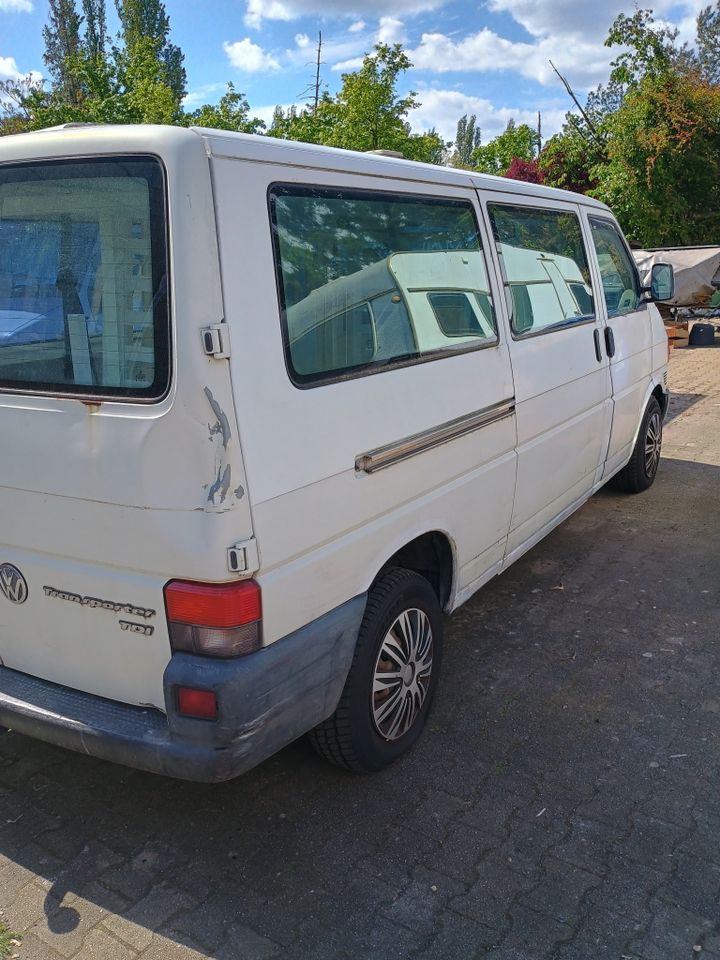 VW T4 2,5 Liter TDI Turbodiesel in Berlin