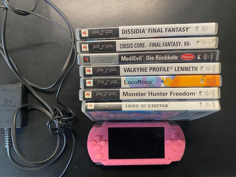 PSP pink Rosa final Fantasy crisis core Dissidia inkl 7 Spiele in Leipzig