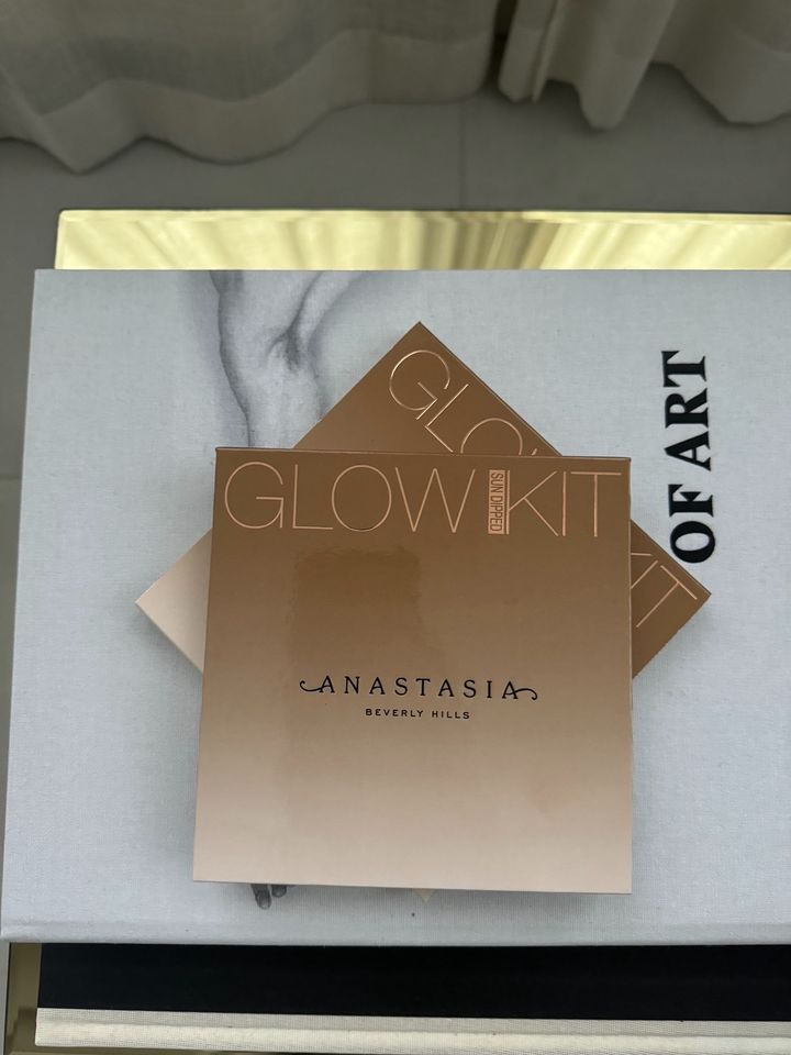 Anastasia Beverly Hills Glow Kit Highlighter Palette Sundipped in Köln