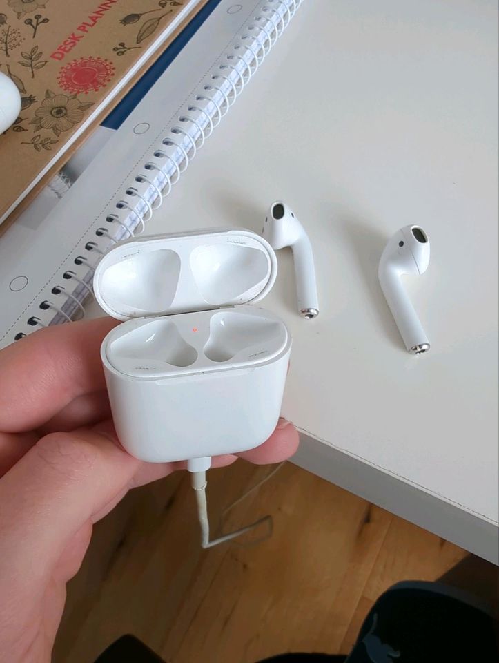 TEILDEFEKT Apple Airpods 1. Generation mit Case Set 1 in Düsseldorf