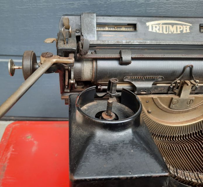 Schreibmaschine„Triumph Standard 12"- antik,ca. von 1930 -Vintage in Rust