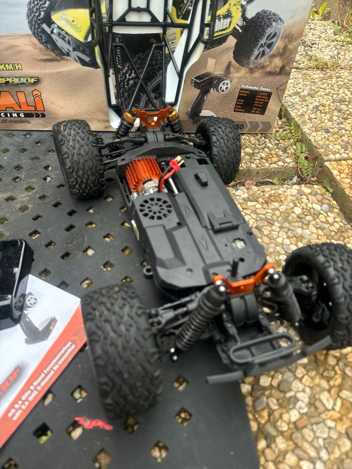 RC Dune Fighter 4WD Buggy Mali Racing in Solingen
