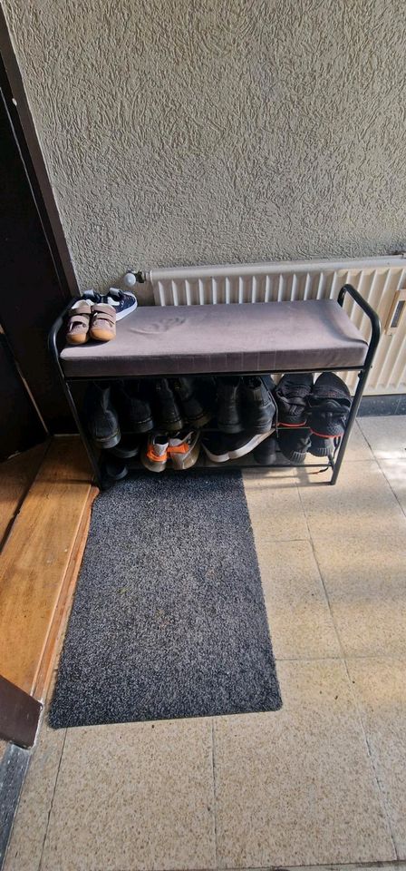Schuhschrank mit Sitzfläche in Fürth