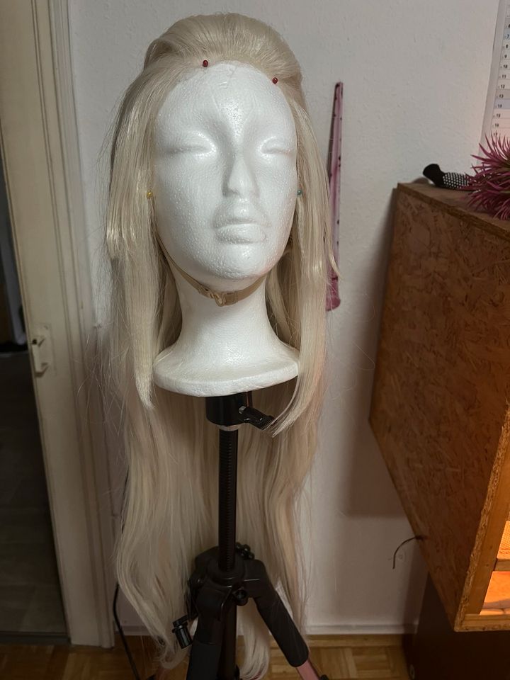 Hazbin Hotel Lilith Lacefront Wig + Krone in Kreimbach-Kaulbach