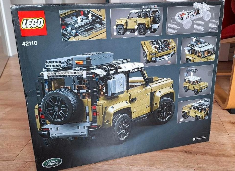 LEGO Technic 42110 Land Rover Defender in Berlin