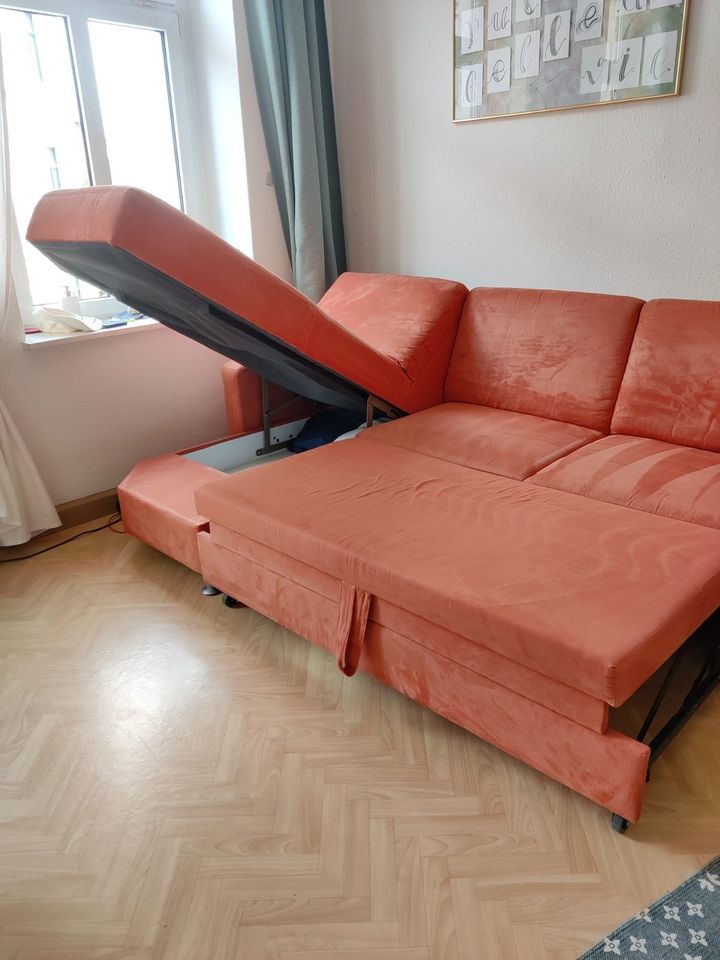 ausziehbares Schlafsofa mit aufklappbarer Chaiselongue 160x240 in Leipzig