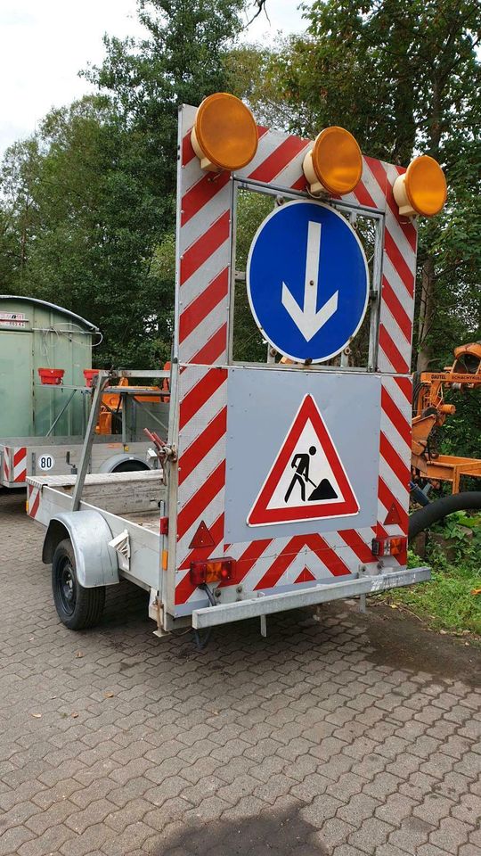 Fahrbare Absperrtafel Sperrwand Nissen VZ 615 616 Horizont unimog in Selters