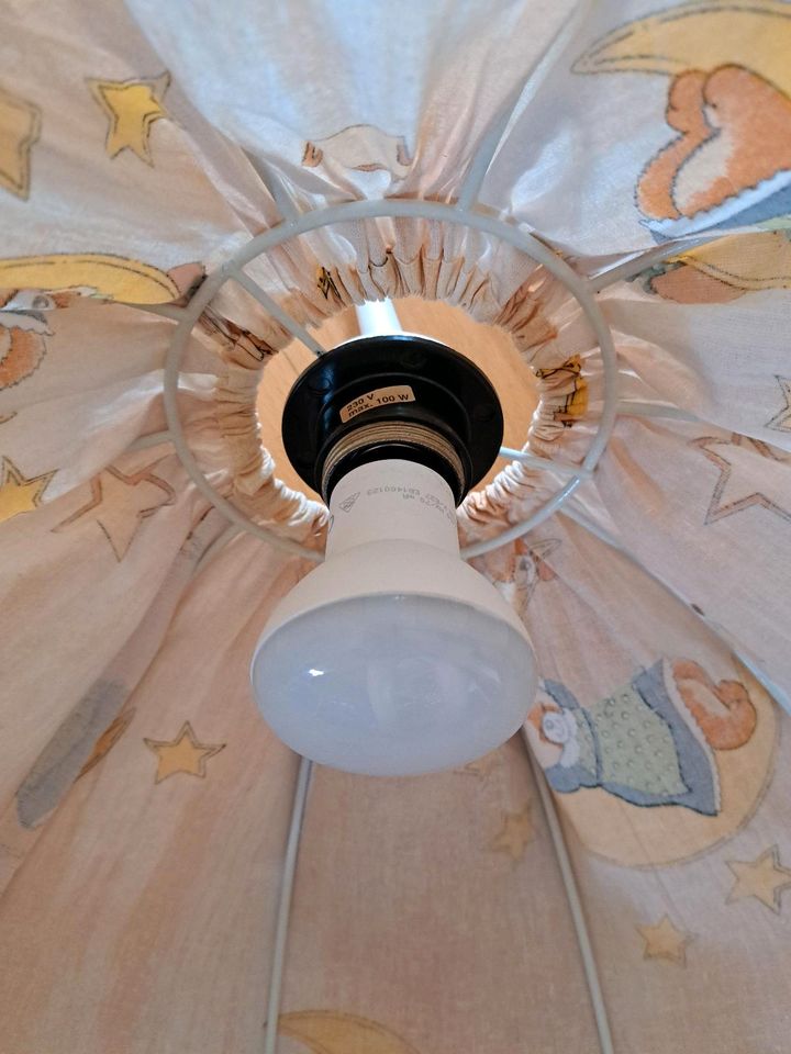 Sehr gut erhaltener Lampenschirm inkl. Glühbirne für Kinderzimmer in Fraunberg