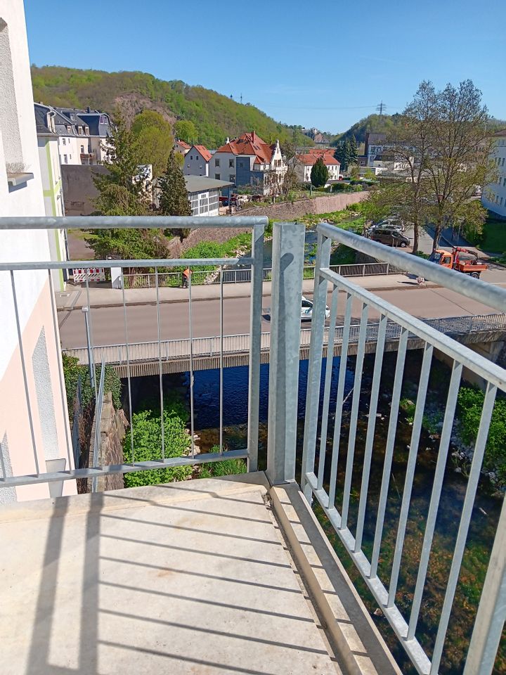 Dachgeschoss 4 Zimmer WE mit 2 Bäder:Dusche/Wanne+Wohnküche+Balkon/Aufzug vorhanden! #DD45a in Freital