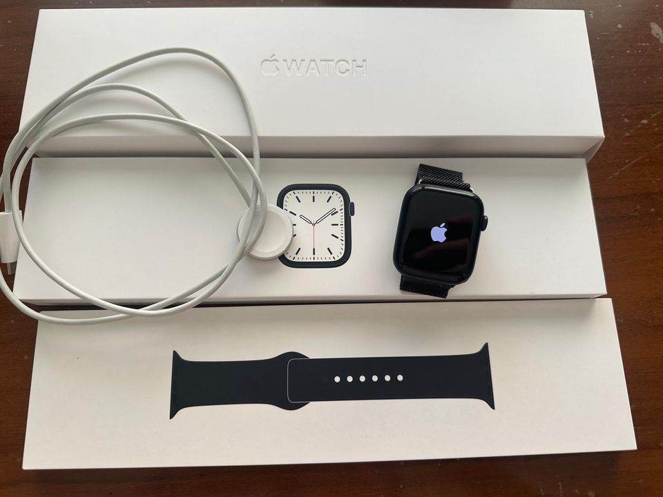 Apple Watch Series 7 45mm in Burgdorf
