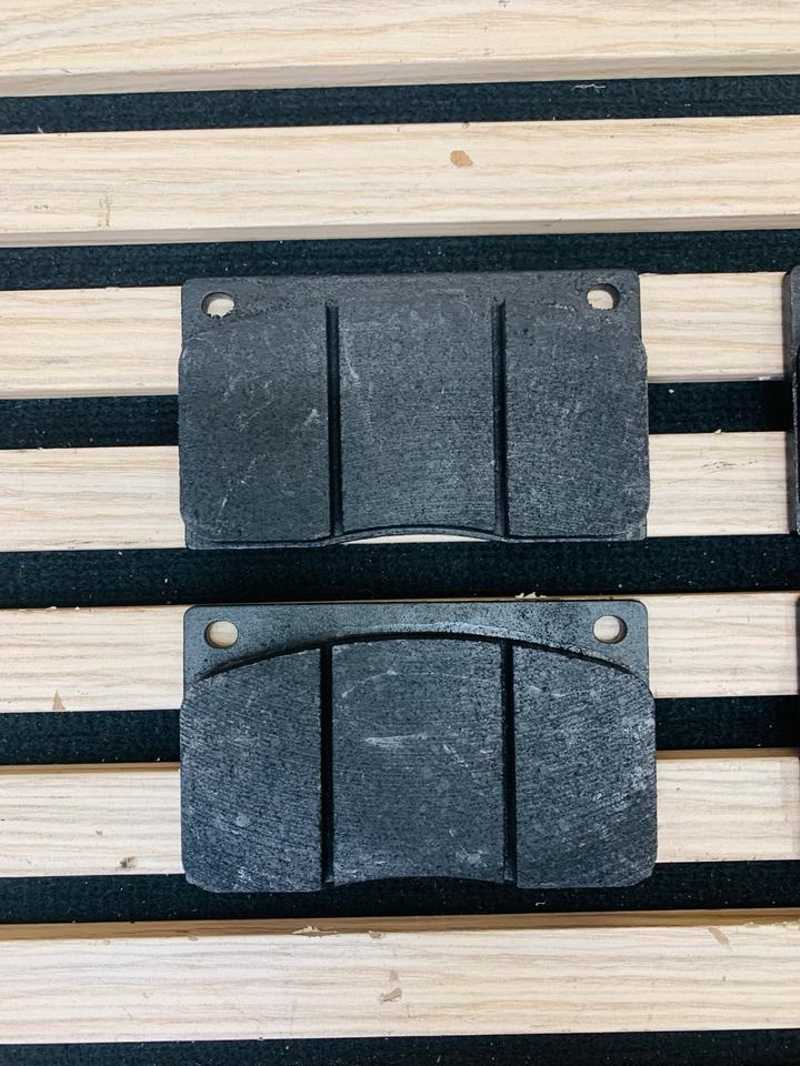 Aston Martin DB7 Bremsbeläge Vorne Hinten 2885455 2885675 in Küstriner Vorland