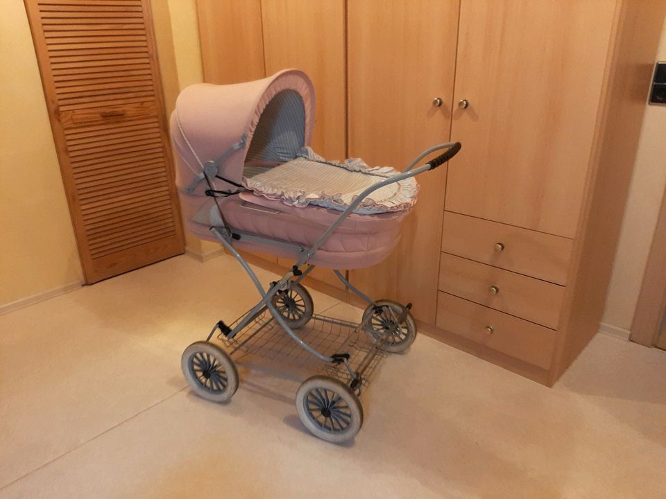 Baby Kinderwagen rosa in Ludwigsau