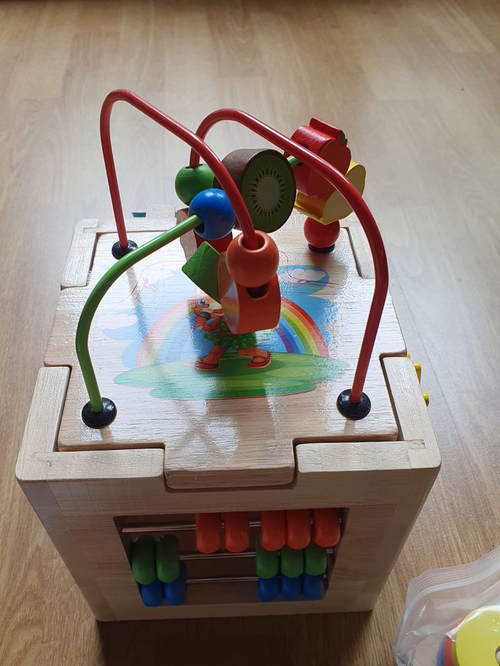 Wooden Activity Cube / Spielzeugwürfel ab 12 Monate NEU in Weimar