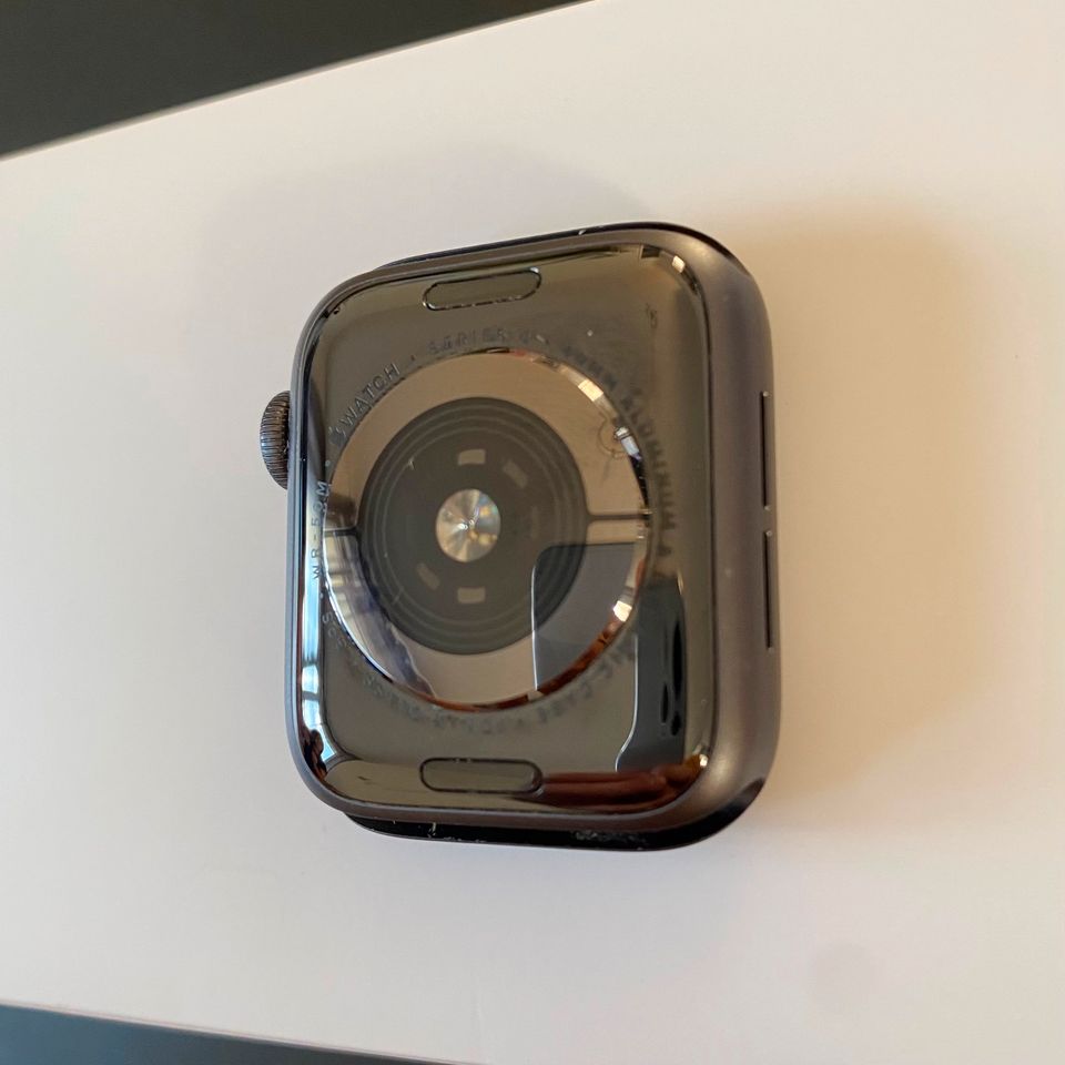 Apple Watch Series 4 40mm (Glas gesprungen) in Potsdam