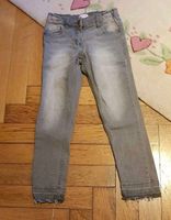 Trendy graue Jeans NEU 122 128 München - Laim Vorschau