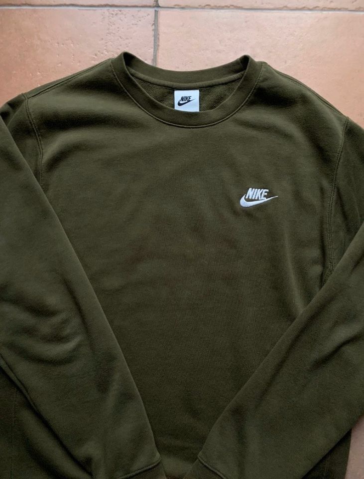 Nike Pullover Sweatshirt Khaki Gr. S wie neu in Diera-Zehren