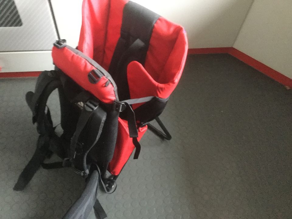 Vaude Original Babytrage Allwetter mit Zubehör Regencape in Künzell