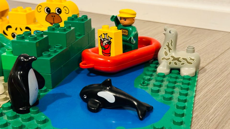 LEGO DUPLO Zoo - Zirkus - Clowns - Tiere - Bauplatte 100 Teile in Köln