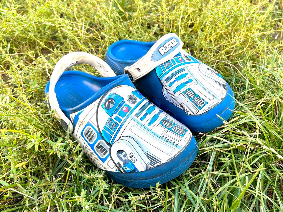 R2d2 crocs deals