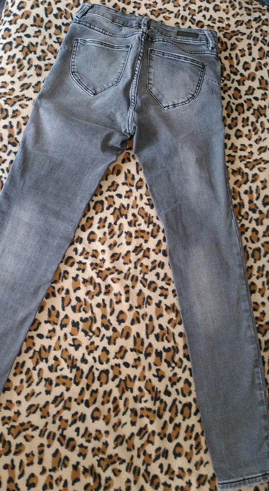 Damen Skinny Jeans Gr. 34 in Salzgitter