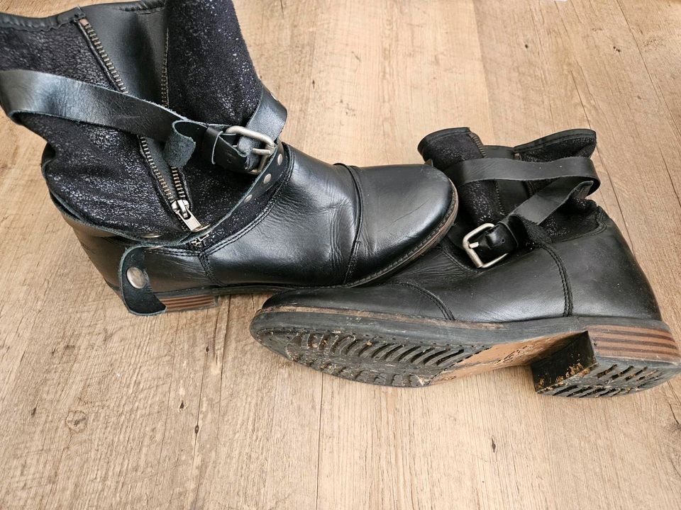 Buffalo schwarze Leder Biker Stiefelette Stiefel schwarz 39 in Illerkirchberg