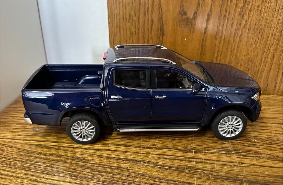 Modellauto 1:18 2017 Mercedes Benz X-Klasse X-Class NOREV in Frankfurt am Main