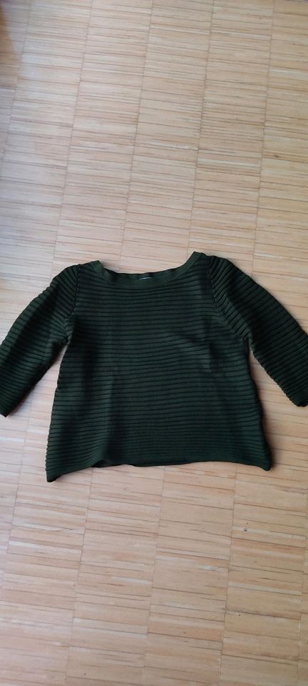 Ausgefallener Pullover von COS mit 3/4 Ärmeln Gr. S in Schorndorf