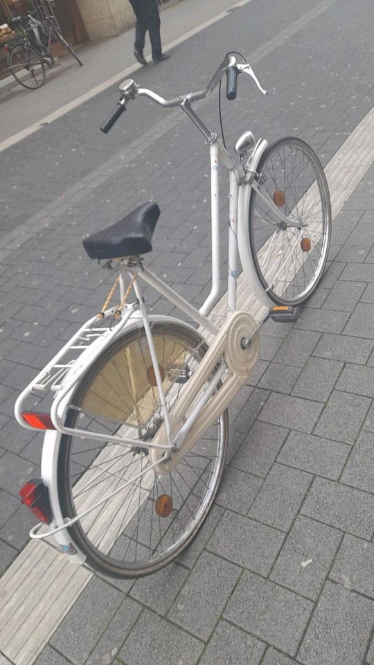 Also funktioniert frei nur hinten Rad soll repariert werden. in Krefeld