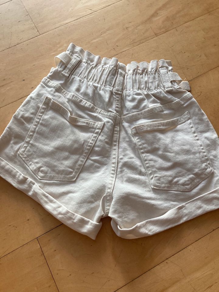 Bershka Jeans Shorts Gr. 32 (XXS) in Forst