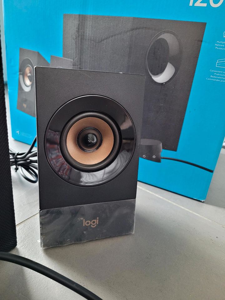 Logitech Z533 Lautsprecher 120 Watt mit Subwoofer  Speaker-System in Göttingen