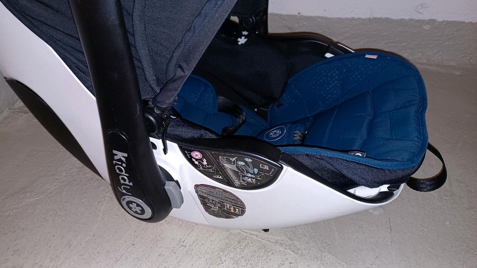 KIDDY I SIZE PLUS BABYSCHALE ISOFIX MIT BASISSTATION MAXI COSI in Stuttgart