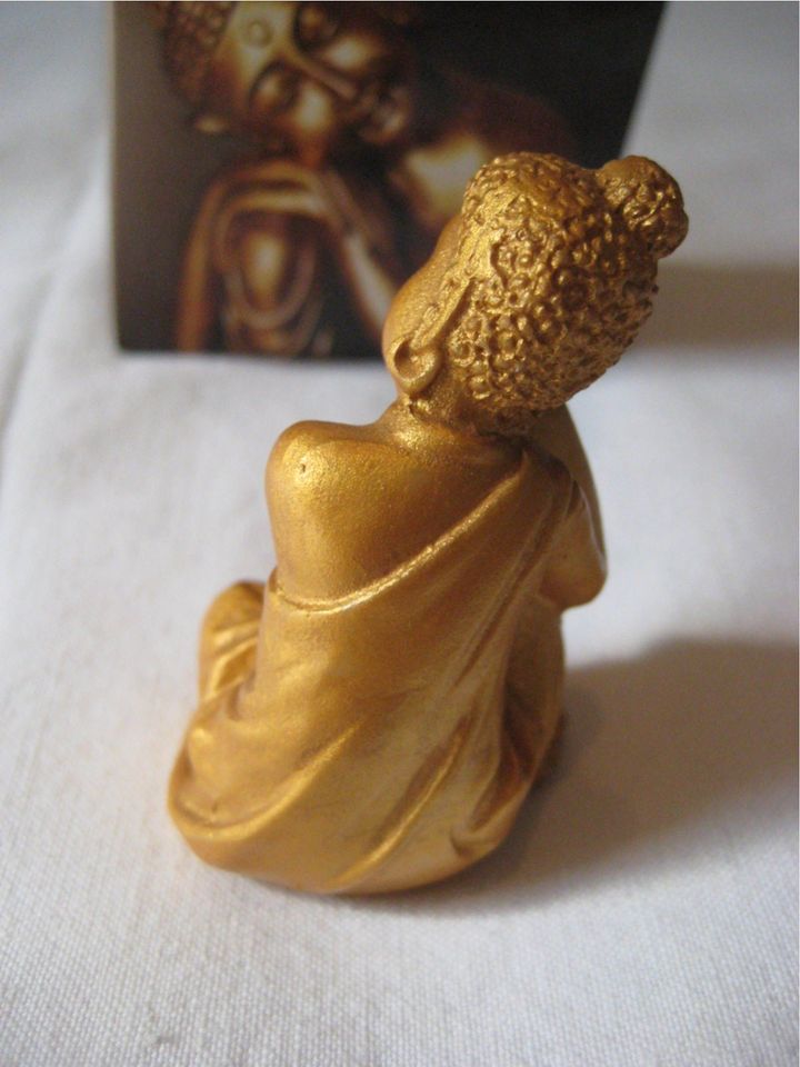 Buddha sitzend Gold in Geschenketasche - Skulptur - Figur in Volkmarsen