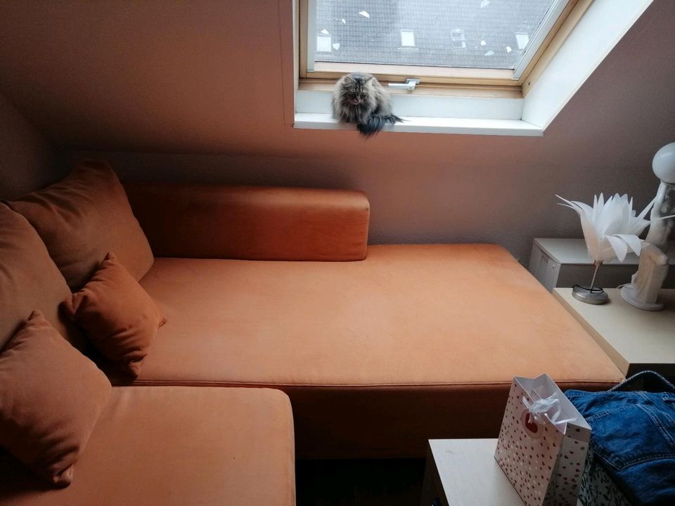 Couchgarnitur mit Schlaffunktion in Gehrden