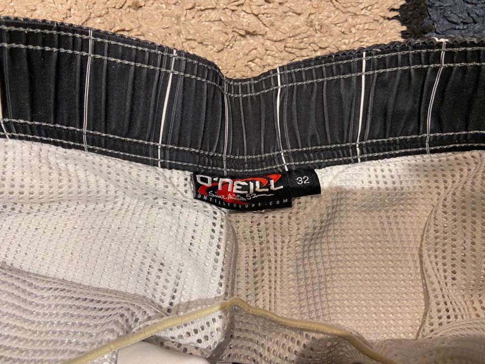 O’Neill Badehose Shorts Bademode M grau schwarz weiß in Biedenkopf