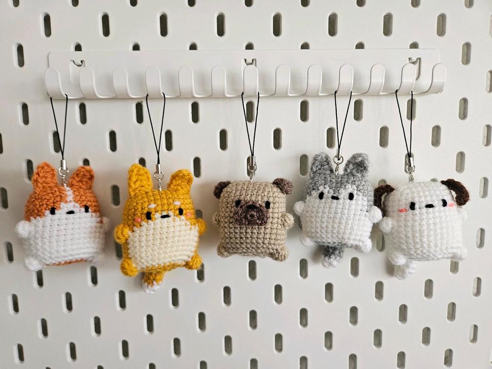 Gehäkelte Hunde Schlüsselanhänger Handgemacht Deko Geschenk in Obersüßbach