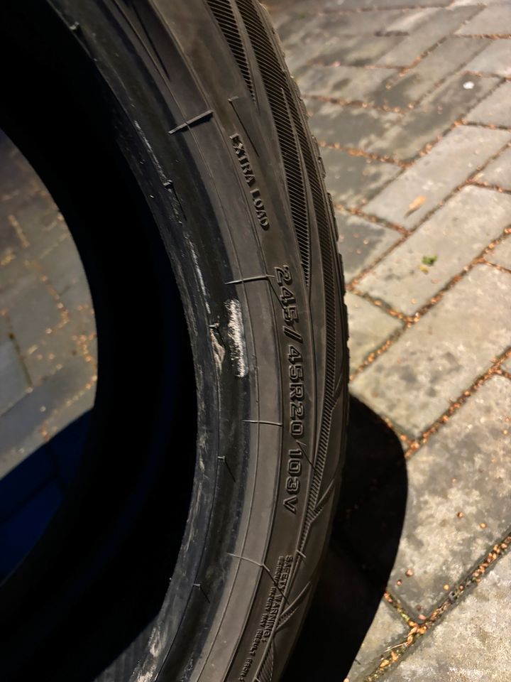 Falken Winterreifen 2 Stück fast neu 245/45 R20 103V in Wedemark