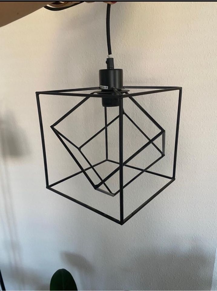 Schwarze Metalllampe 20x20 cm - wie neu in Otzberg