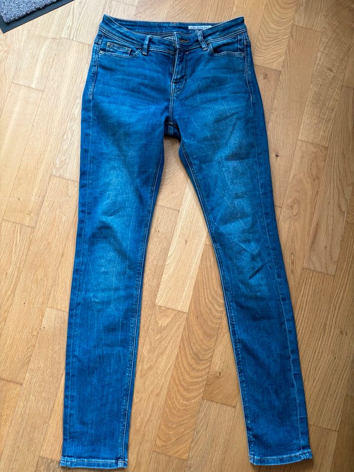 Jeans 26/32 von Esprit in Duisburg