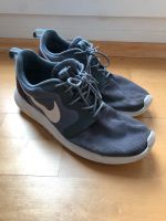 Nike Roshe Run Sneaker Gr. 45 grau Sportschuhe Halle Männer Junge Hessen - Stadtallendorf Vorschau