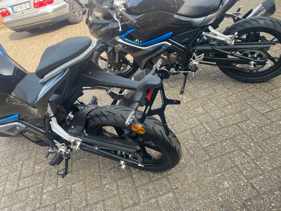 NEU QJ SRK 125 R Supersportler A1 B196 in Saterland