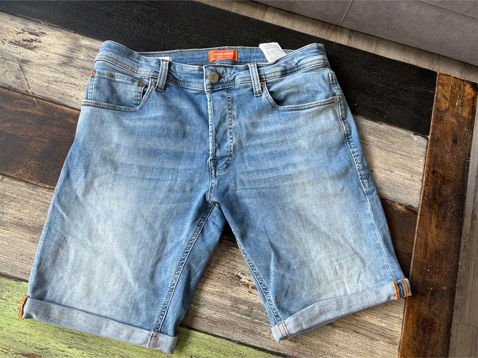 Jack&Jones Shorts Gr. M neuwertig mit Stretch in Salzgitter