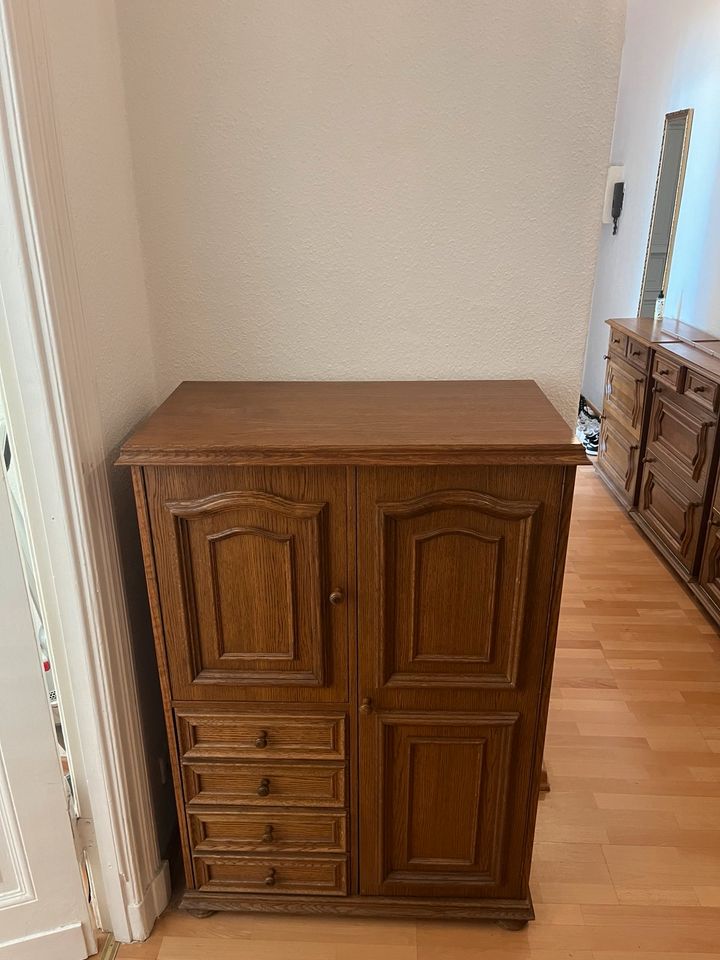 Highboard aus Massivholz in Berlin